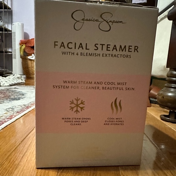 Facial steamer with blemish extractors - Picture 2 of 4